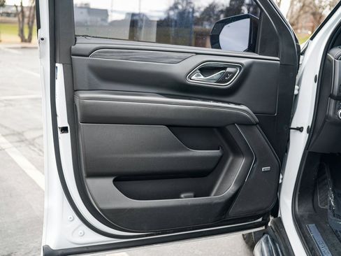 Used 2021 GMC Yukon SLT w/ Rear Media and Nav Package image 8