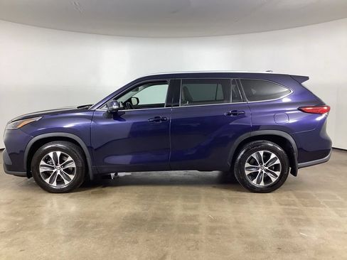 Used 2022 Toyota Highlander XLE AWD/4WD image 8