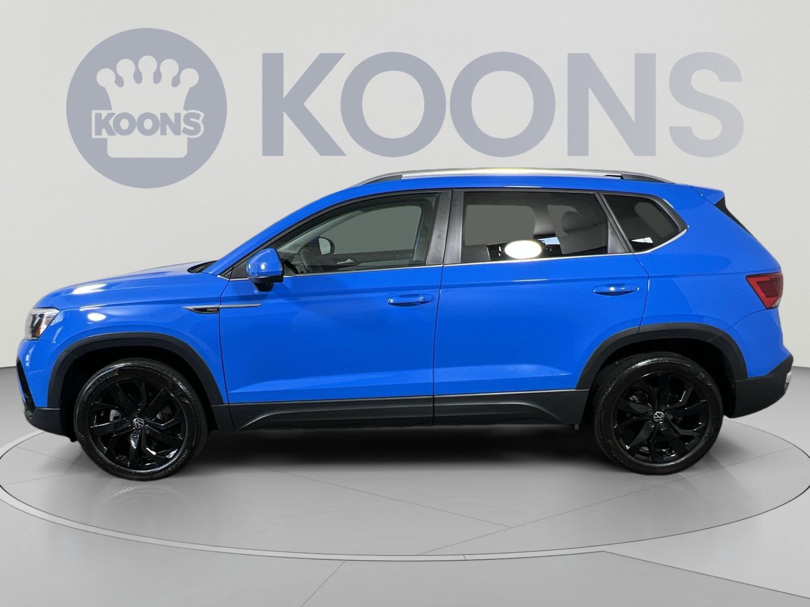 Used 2024 Volkswagen Taos SE w/ Panoramic Sunroof Package FWD image 7