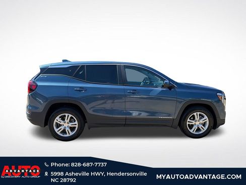 Used 2024 GMC Terrain SLE FWD image 2