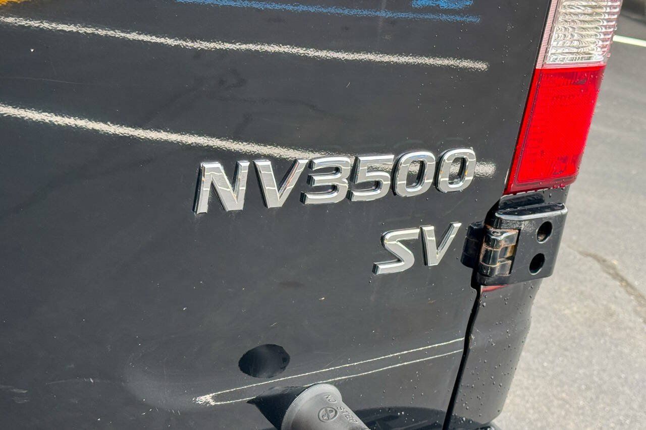Used 2018 Nissan NV 3500 SV w/ Navigation Package RWD image 17