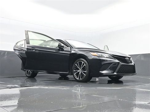 Used 2018 Toyota Camry SE image 29