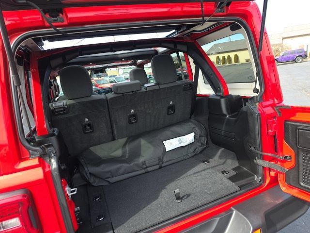 Used 2025 Jeep Wrangler Unlimited Sahara w/ Safety Group AWD/4WD image 53