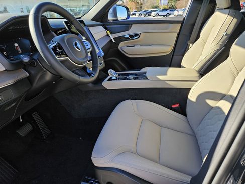 New 2026 Volvo XC90 B6 Plus w/ Protection Package Premier image 7