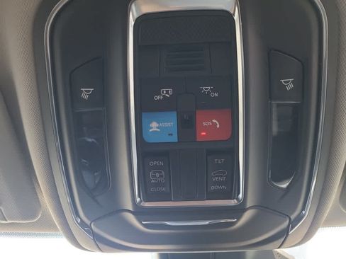 Used 2023 Jeep Grand Cherokee Laredo X AWD/4WD image 14