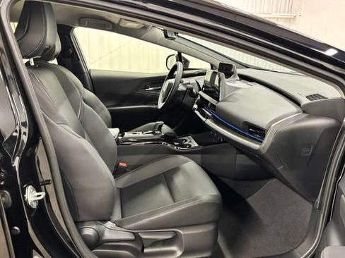 Certified 2025 Toyota Prius FWD image 21