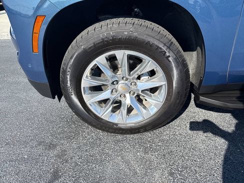 Used 2025 Chevrolet Suburban Premier AWD/4WD image 34