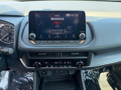 Used 2024 Nissan Rogue SV image 29