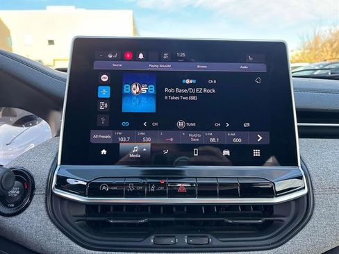 Certified 2023 Jeep Compass Latitude image 30