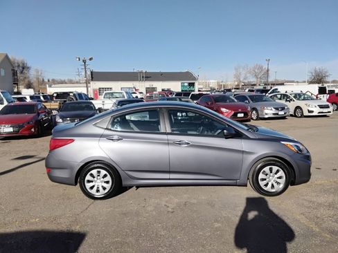 Used 2017 Hyundai Accent SE image 4