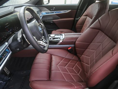 Used 2025 BMW i7 eDrive50 w/ M Sport Package image 14