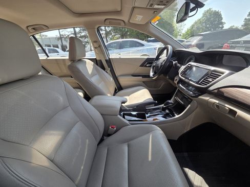 Used 2017 Honda Accord EX-L image 8