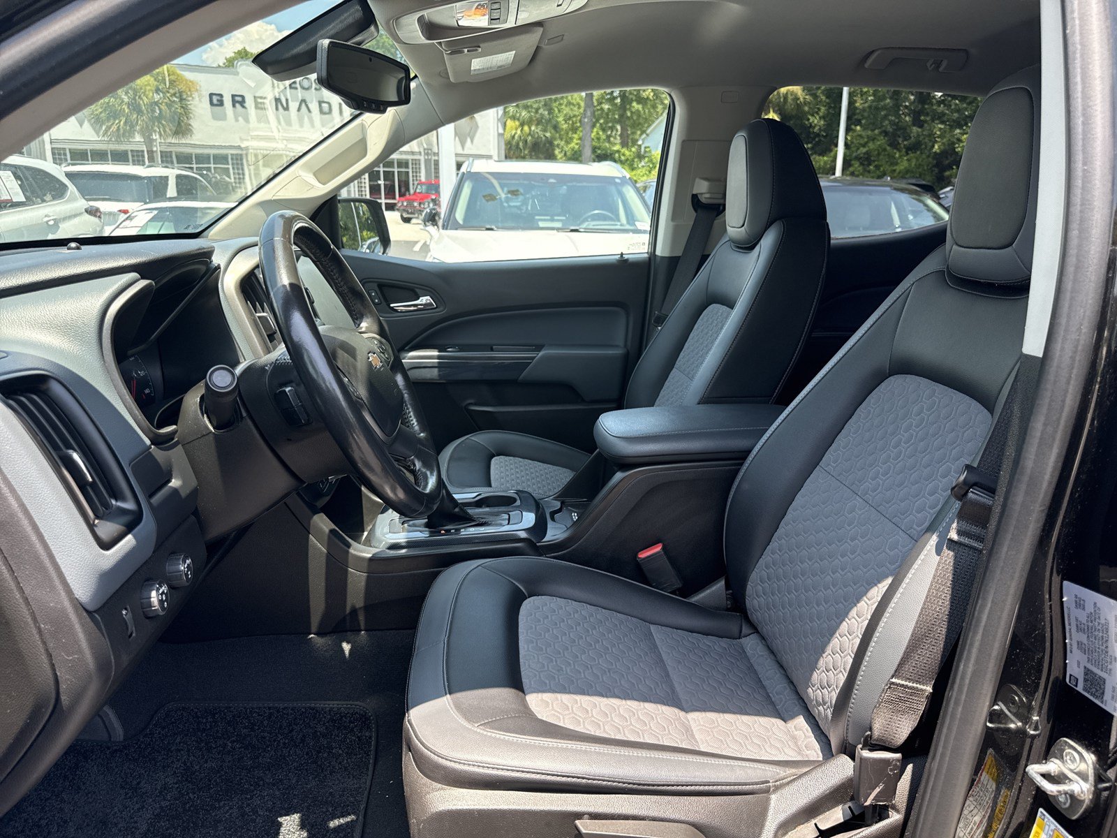 Used 2022 Chevrolet Colorado Z71 AWD/4WD image 18