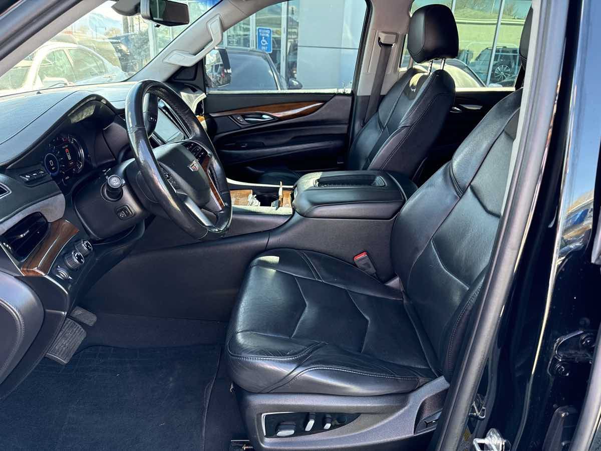 Used 2019 Cadillac Escalade ESV Premium Luxury AWD/4WD image 12