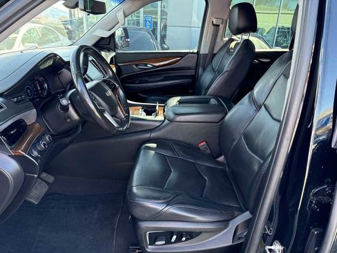 Used 2019 Cadillac Escalade ESV Premium Luxury image 12