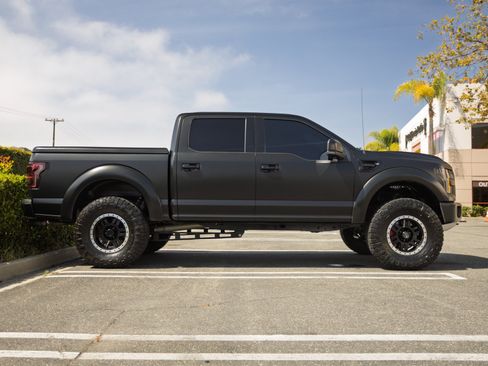 Used 2017 Ford F150 Lariat w/ Equipment Group 502A Luxury AWD/4WD image 4