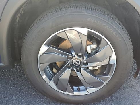Used 2025 Nissan Rogue SV FWD image 31