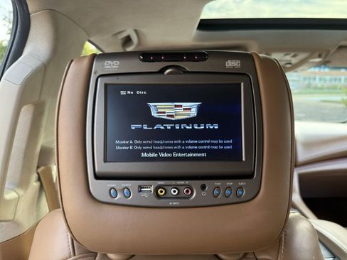 Used 2016 Cadillac Escalade ESV Platinum image 33