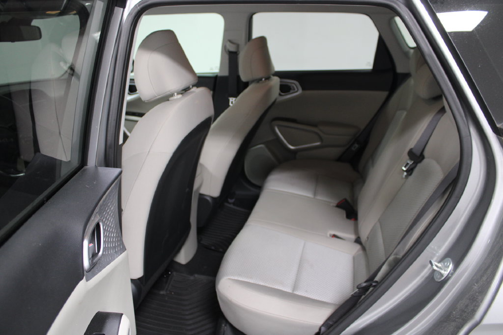 Used 2025 Kia Soul LX w/ LX Technology Package FWD image 17