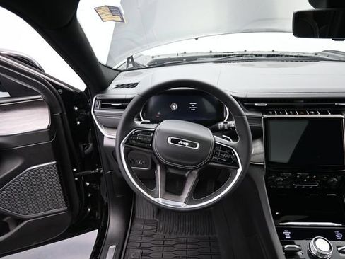 Used 2025 Jeep Grand Cherokee L Overland w/ Luxury Tech Group IV AWD/4WD image 24