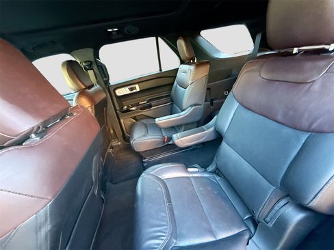 Used 2023 Ford Explorer Platinum w/ Technology Package image 24