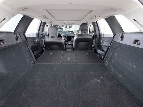 Certified 2025 Volvo XC60 B5 Plus image 33