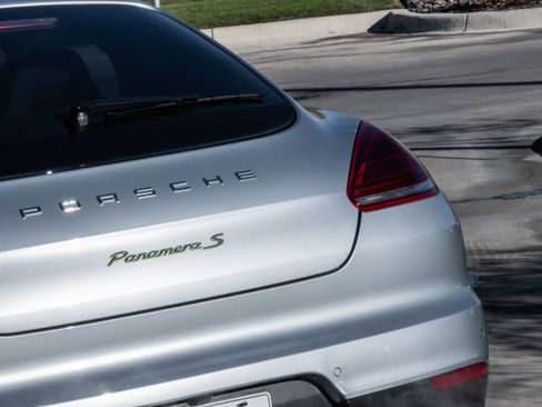 Used 2016 Porsche Panamera S image 6