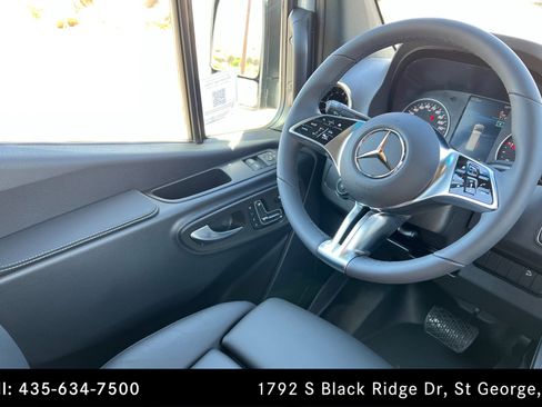 Used 2025 Mercedes-Benz Sprinter 2500 image 11