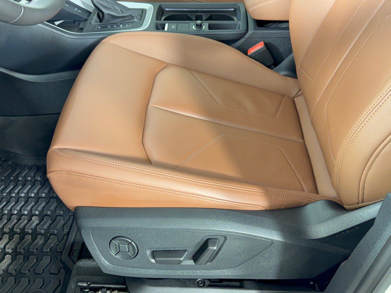 Used 2025 Audi Q3 2.0T Premium w/ Convenience Package AWD/4WD image 16