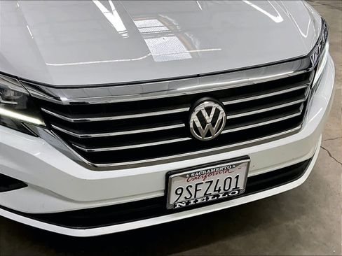 Used 2021 Volkswagen Passat 2.0T SE w/ Luggage Net & Mats Package image 25