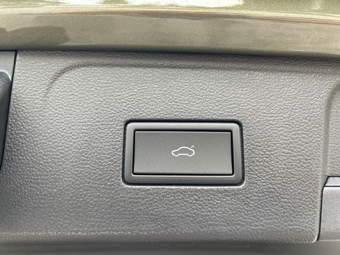 Used 2025 Volkswagen Atlas Peak Edition SE image 48