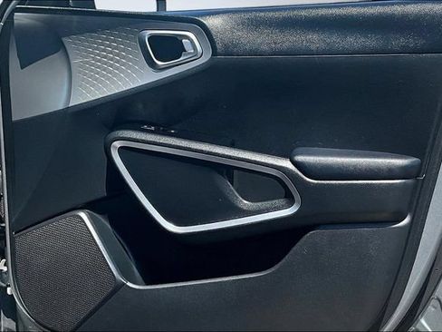 Certified 2023 Kia Soul LX w/ LX Technology Package FWD image 25