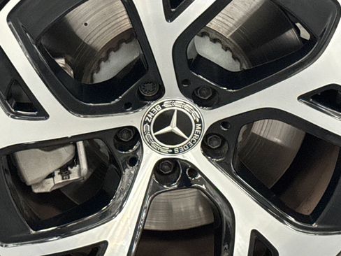Used 2025 Mercedes-Benz GLC 350e 4MATIC image 20