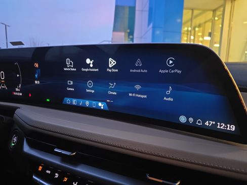 Used 2025 Cadillac XT4 Premium Luxury image 23