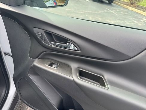 Used 2021 Chevrolet Equinox LT image 22
