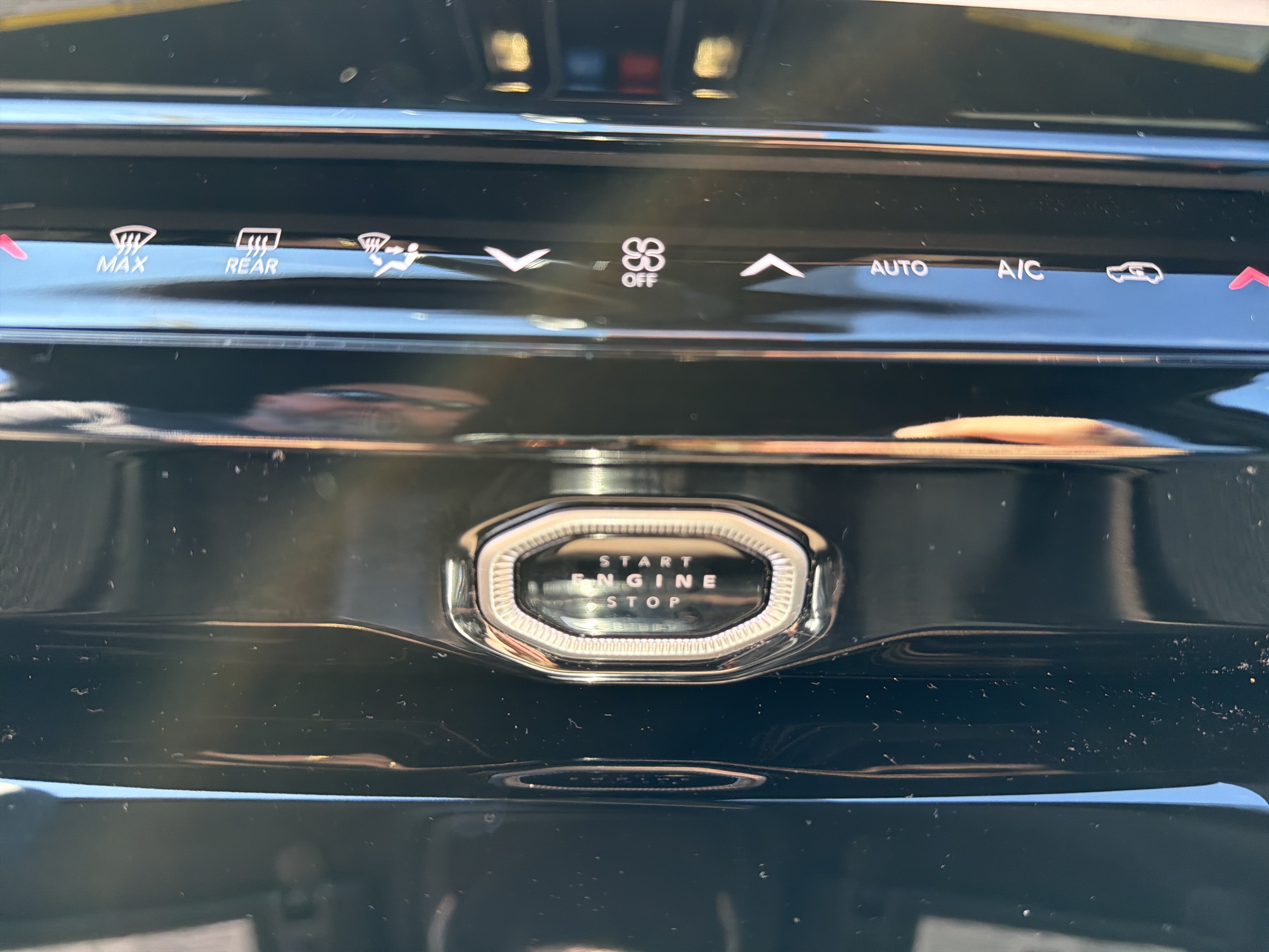 New 2026 Jeep Grand Cherokee Altitude AWD/4WD image 25