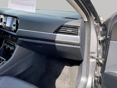 Used 2024 Volkswagen Jetta SE FWD image 19