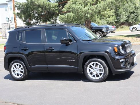 Used 2020 Jeep Renegade Latitude FWD image 2