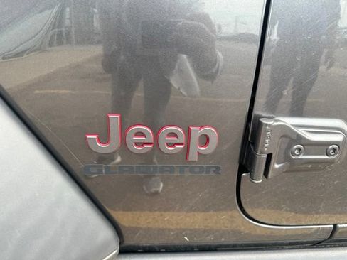 Used 2021 Jeep Gladiator Rubicon w/ Cold Weather Group AWD/4WD image 12