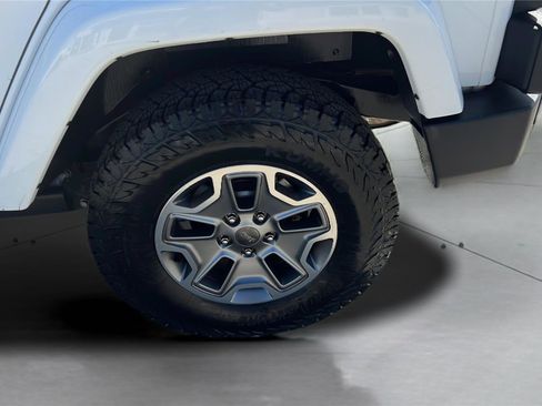 Used 2015 Jeep Wrangler Unlimited Rubicon image 17