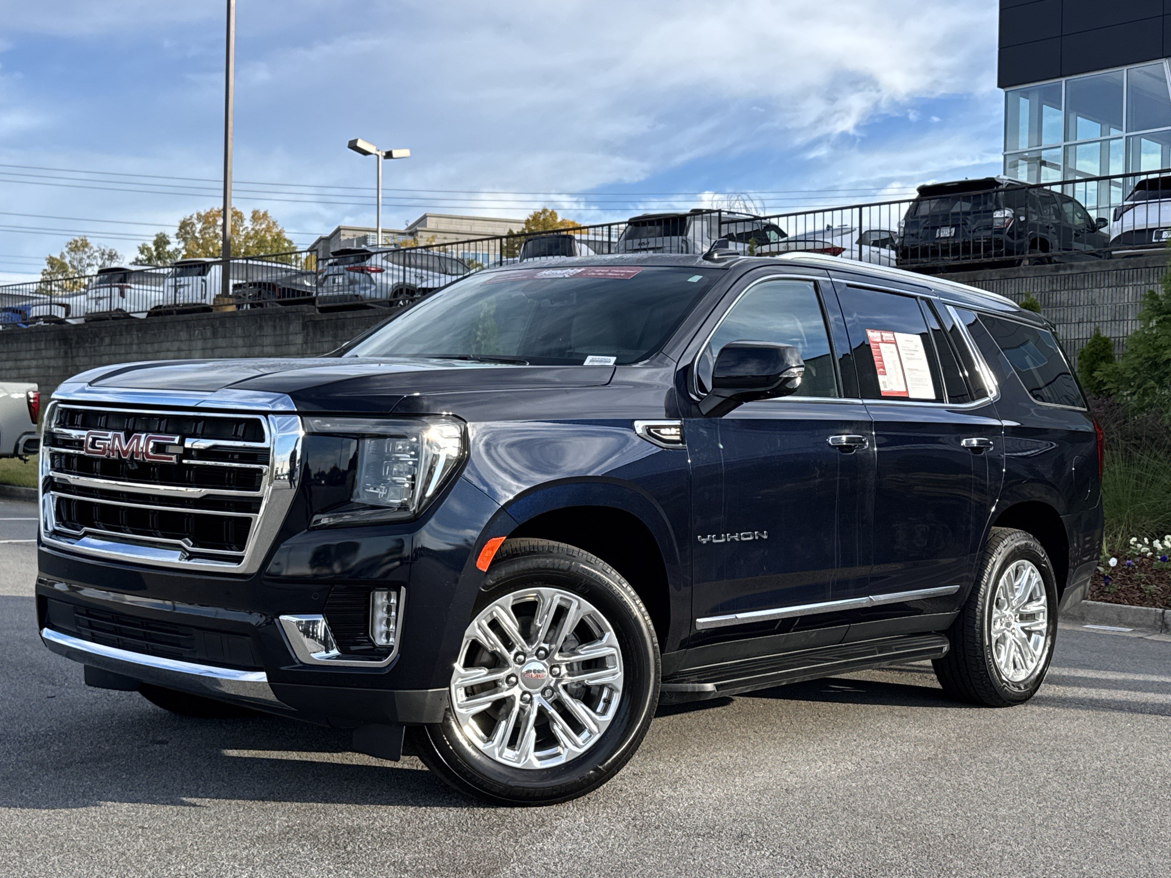 Used 2022 GMC Yukon SLT w/ SLT Premium Package AWD/4WD image 5