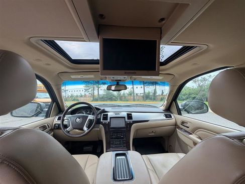 Used 2011 Cadillac Escalade ESV Premium AWD/4WD image 34
