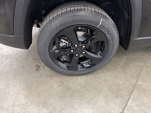 New 2025 Jeep Grand Cherokee Altitude image 23