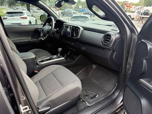 Used 2018 Toyota Tacoma TRD Sport AWD/4WD image 13