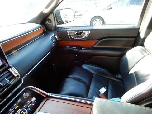 Used 2020 Lincoln Navigator Reserve image 17