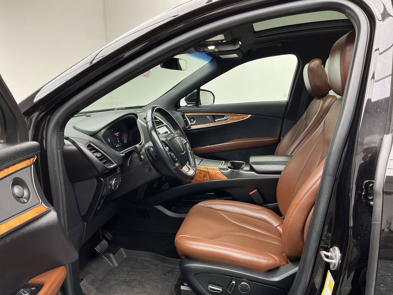 Used 2020 Lincoln Nautilus Reserve AWD/4WD image 3