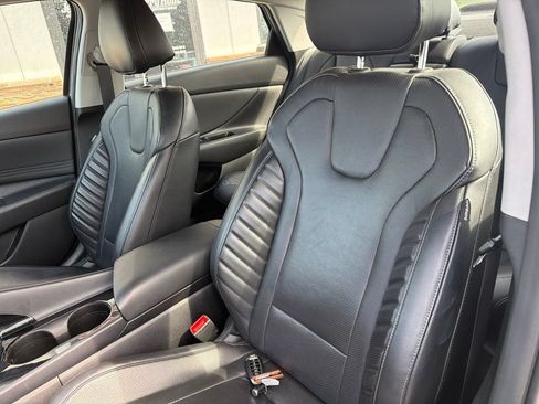 Used 2023 Hyundai Elantra Limited FWD image 3