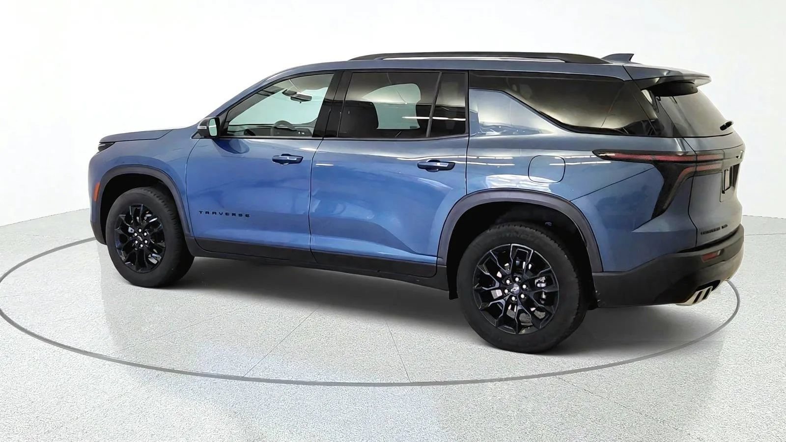 Used 2025 Chevrolet Traverse LT w/ Midnight/Sport Edition AWD/4WD image 6