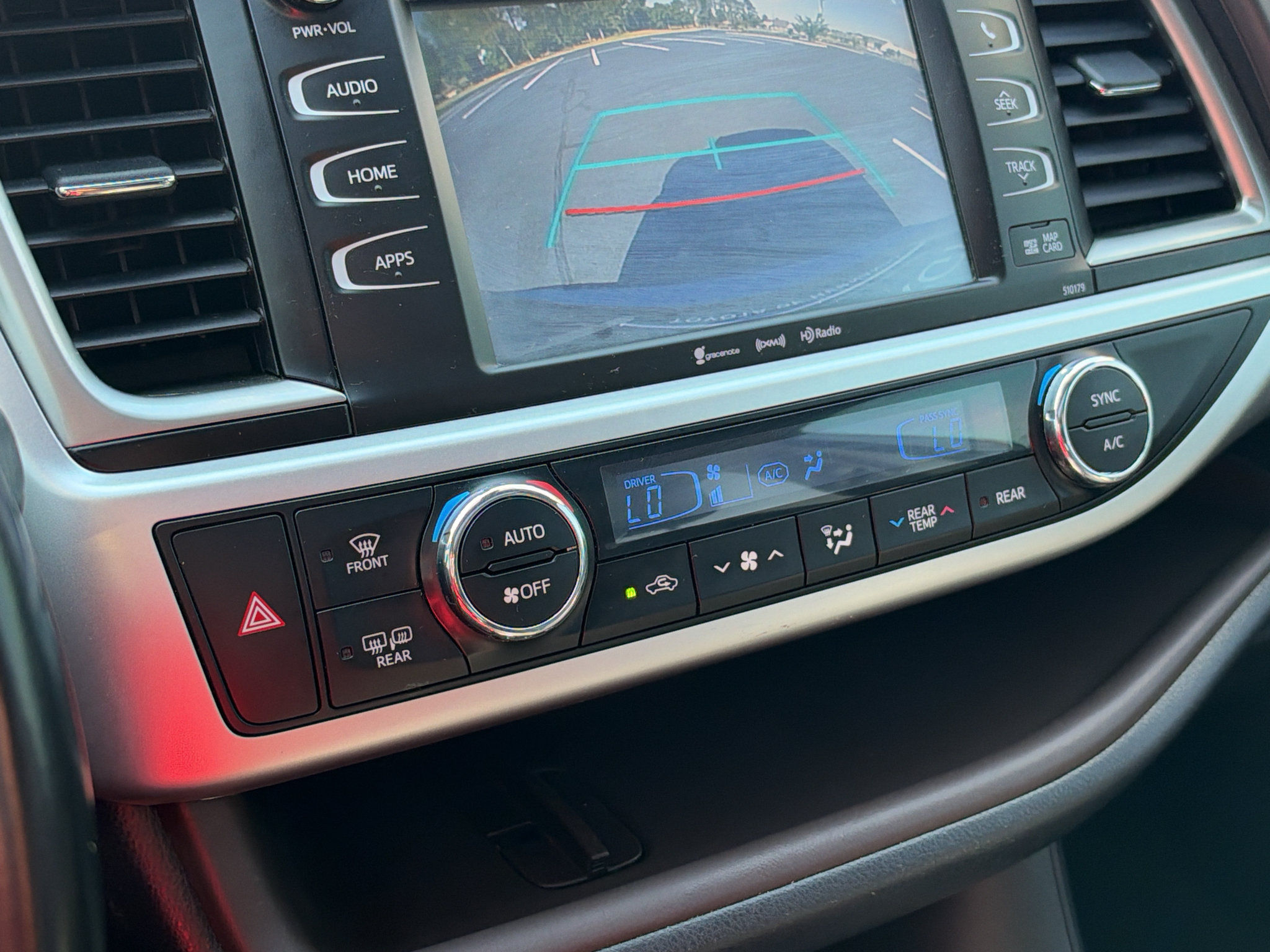 Used 2018 Toyota Highlander XLE FWD image 26