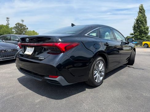Used 2019 Toyota Avalon XLE FWD image 3